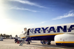 Volo Ryanair Brindisi Bergamo arriva con quasi 6 ore di ritardo, 250 euro ai passeggeri