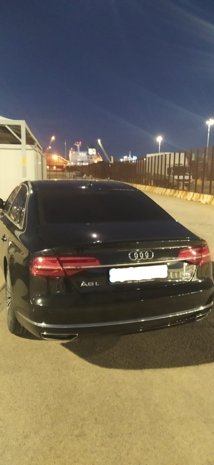 Audi_A8_1.jpg
