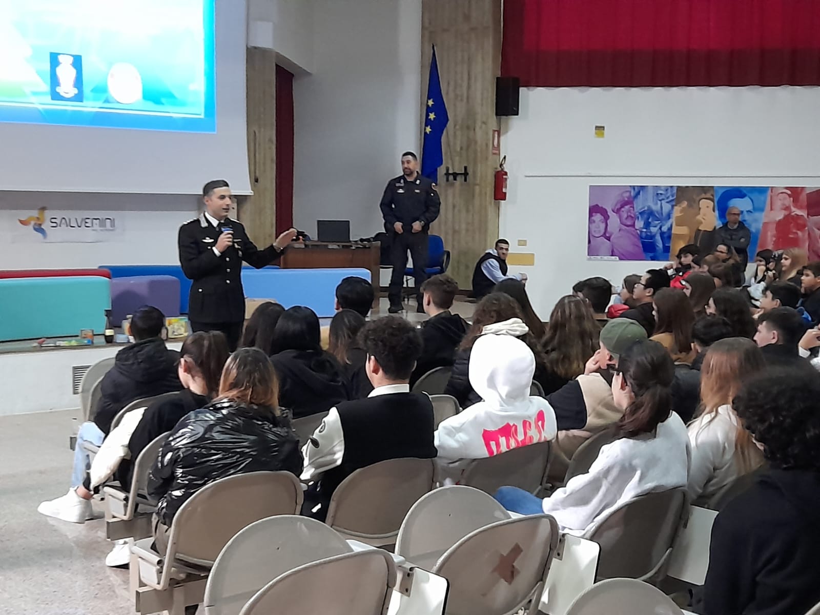 Carabinieri_incontrano_gli_studenti_4.JPG