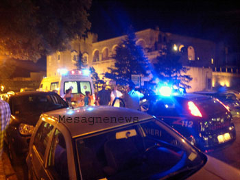 ambulanza 118 e carabinieri in villa