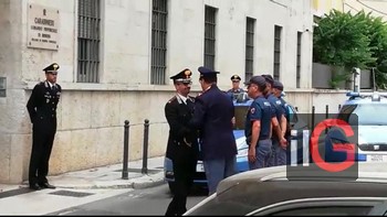 carabinieri e polizia omaggio