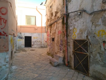 centro storico mesagne graffiti