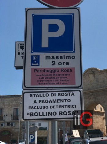 parcheggio rosa piazza vittorio emanuele