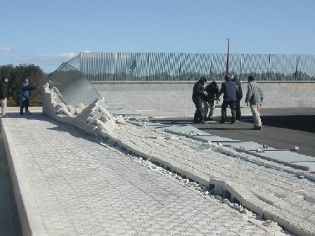 stadio - muro di recinzione divelto dal vento del 28-01-08 1