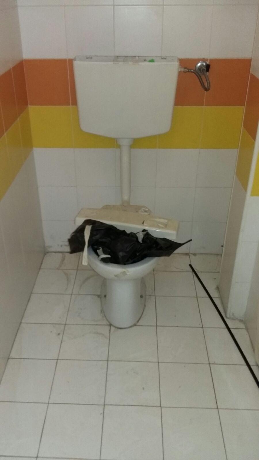 toilette del commerciale