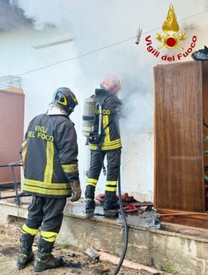 Intervento dei Vigili del Fuoco a Oria: domato un incendio in appartamento in contrada Scalella