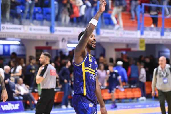 TORINO CORSARA AL PALAPENTASSUGLIA: DAL -18 ALLA VITTORIA FINALE