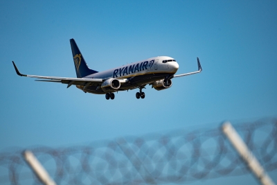 Ryanair e Wizzair cancellano i voli, passeggeri arrabbiati