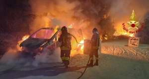 Intervento serale dei Vigili del Fuoco a Pantanagianni: furgone in fiamme e vegetazione a rischio