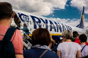 Oltre tre ore di ritardo per i voli Bergamo Brindisi e ritorno, ai viaggiatori 250 euro
