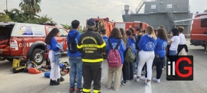 Nel Comando dei vigili del fuoco di Brindisi visita degli alunni nella settimana della Protezione civile