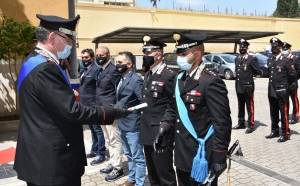 Arma dei carabinieri: il giuramento dei vice brigadieri e le onorificenze consegnate a Brindisi