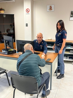 TRUFFA AD UN ANZIANO: LA POLIZIA DI STATO INTERCETTA IL MALVIVENTE, RECUPERA IL BOTTINO E LO DEFERISCE ALL'AUTORITÀ GIUDIZIARIA