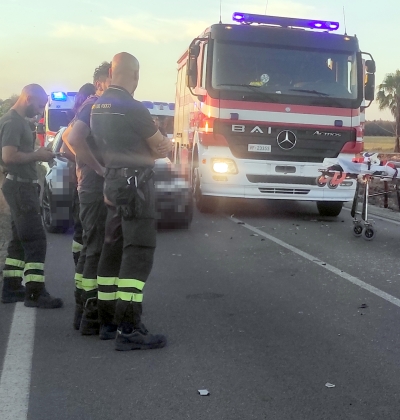 Mesagne. Pauroso incidente in via Vecchia Francavilla: auto si scontrano all'incrocio, soccorsi in azione