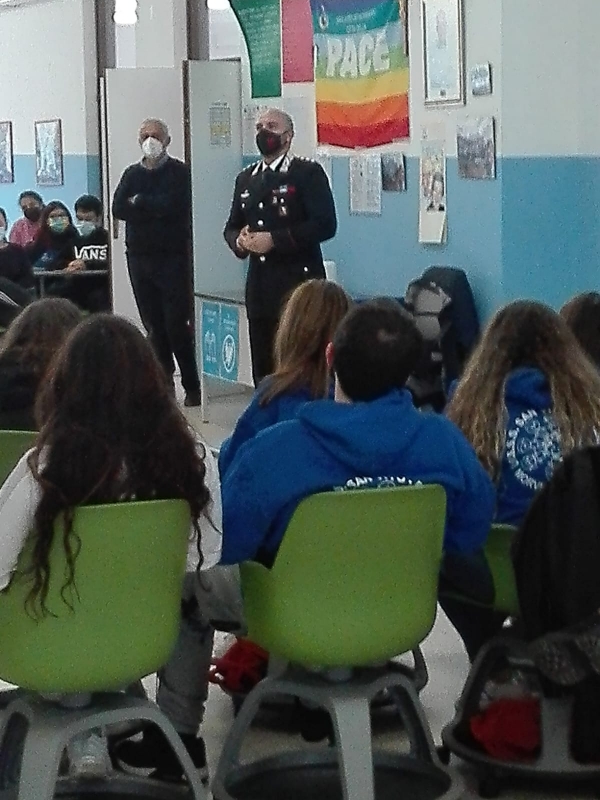 I Carabinieri incontrano gli studenti