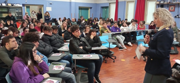 Nelle scuole superiori e medie di Brindisi contro Bullismo e Cyberbullismo.