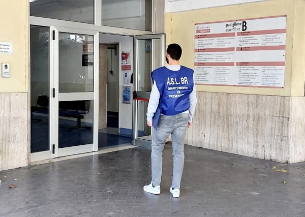 Ristorante etnico chiuso dall’Asl: gravi carenze igieniche e alimenti privi di tracciabilità