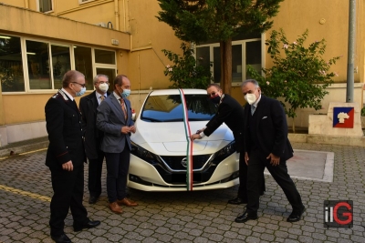 Enel Produzione concede ai Carabinieri un’auto elettrica Nissan Leaf