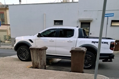 Parcheggi selvaggi a Mesagne: un problema di viabilità e di educazione