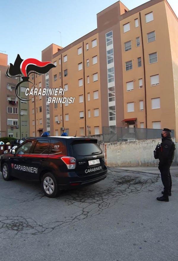 Non si fermano all&#039;alt dei carabinieri. Arrestati
