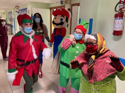 Tommaso Gioia porta momenti di felicità nel reparto di Pediatria dell&#039;ospedale di Francavilla Fontana