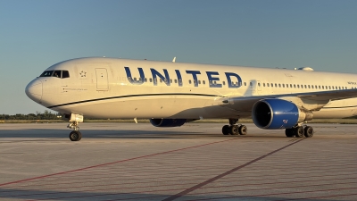BARI-New York si torna a volare UNITED Airlines conferma il collegamento anche per la Summer 2027
