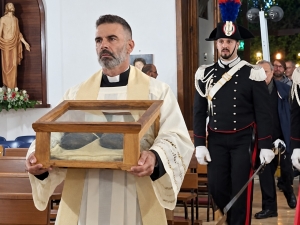 San Francesco, quindicimila fedeli a Brindisi per la storica peregrinatio dei calzari