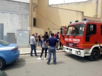 Brindisi: tenta di rubare un mezzo dei vigili del fuoco ferendo l’autista, le Volanti lo disarmano e lo arrestano