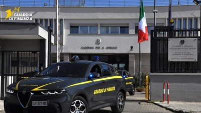 Servizio “taxi” senza licenza al porto di Brindisi: scatta il sequestro dell'auto e il ritiro della carta di circolazione