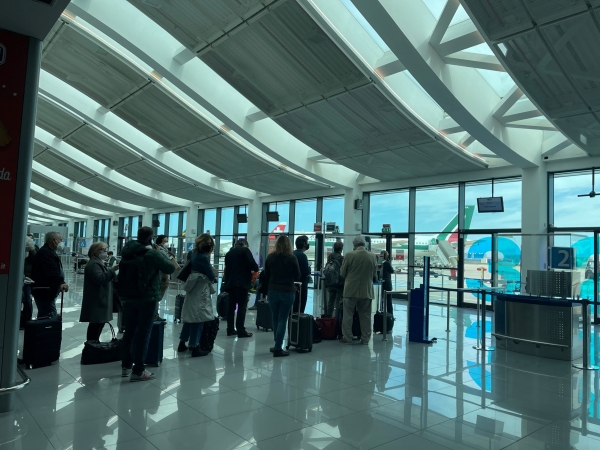Aeroporto del Salento, struttura al collasso: disagi per chi viaggia e per chi lavora