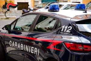 Picchia i genitori, arrestato dai carabinieri