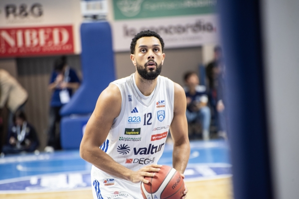 BASKET. CONDIZIONI FISICHE ETHAN ESPOSITO