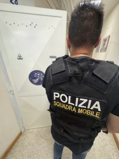 AUTOVETTURE DATE ALLE FIAMME. LA POLIZIA DI STATO ARRESTA L’AUTORE