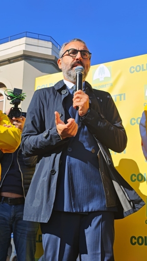 AGRICOLTURA: COLDIRETTI PUGLIA, DALLA REGIONE 30 MILIONI DURANTE LA MOBILITAZIONE DEI 5000 AGRICOLTORI: 10 MILIONI PER IL CARBURANTE E 20 MILIONI PER LE FILIERE