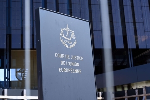 Corte UE: compensazione dovuta per restrizioni al traffico aereo