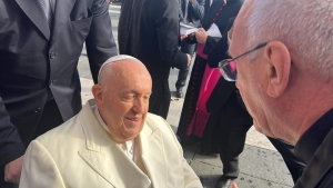 Papa Francesco incontra don Pietro e i volontari di Casa Zaccheo