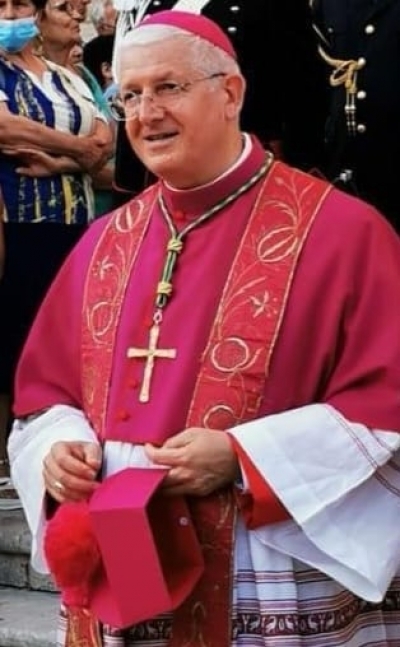 Mons. Ciollaro celebra a San Vito dei Normanni