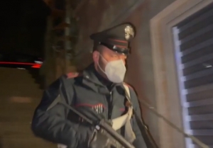 Mesagne. Blitz antidroga dei carabinieri: sequestrati stupefacenti e soldi